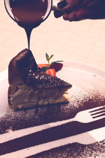 Tafel Mit Leckerem Kuchen Auf Dem Tisch — Stockfoto