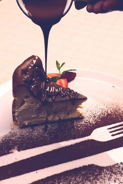 Tafel Mit Leckerem Kuchen Auf Dem Tisch — Stockfoto