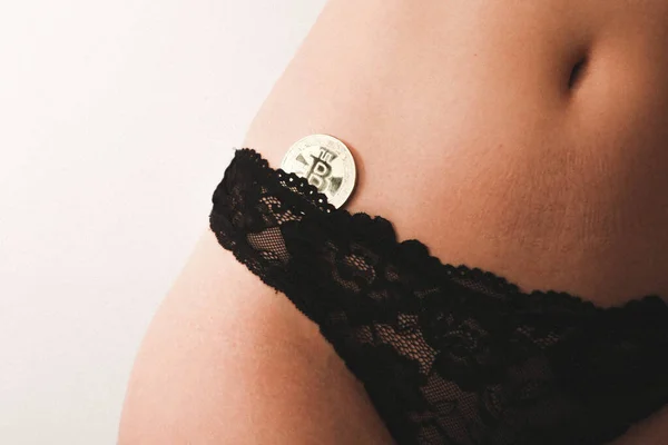 Zlatý Bitcoin Sexy Ženou — Stock fotografie