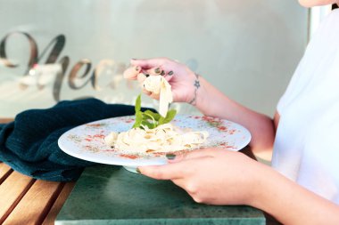 Lezzetli soslu lezzetli klasik İtalyan makarnası..