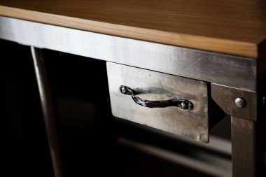 Modern oturma odasının içi.