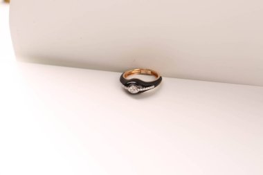 Elmas Mücevherler ve Moda Mücevherleri