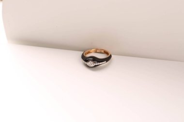 Elmas Mücevherler ve Moda Mücevherleri