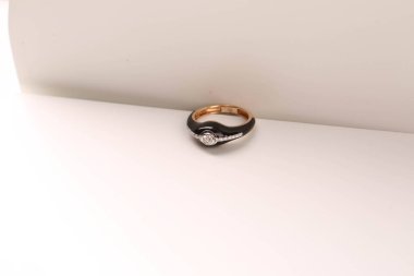 Elmas Mücevherler ve Moda Mücevherleri