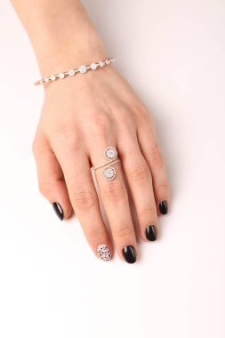 Elmas Mücevherler ve Moda Mücevherleri