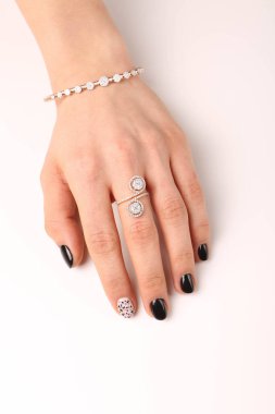 Elmas Mücevherler ve Moda Mücevherleri