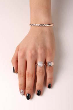 Elmas Mücevherler ve Moda Mücevherleri