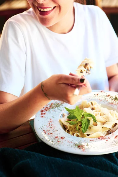 Savoureux Appétissant Classique Pâtes Italiennes Avec Une Délicieuse Sauce — Photo