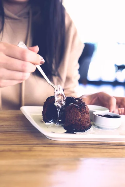 Souffle Chocolate Com Sorvete — Fotografia de Stock