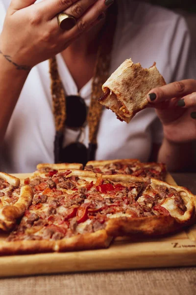 Tradiční Turecké Pečené Jídlo Turecká Pizza Pide Předkrmy Blízkém Východě — Stock fotografie