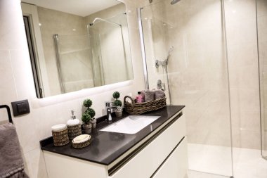 Lüks bir otel odası.