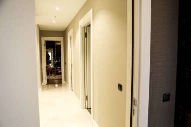 Lüks ev koridorunun içi