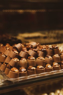 bir sürü değişik çikolatalı pralin