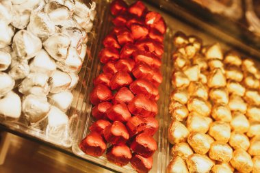 bir sürü değişik çikolatalı pralin