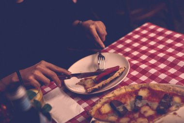 Lezzetli karışık İtalyan pizzası.