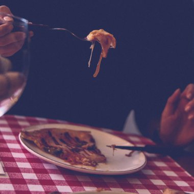 Lezzetli karışık İtalyan pizzası.