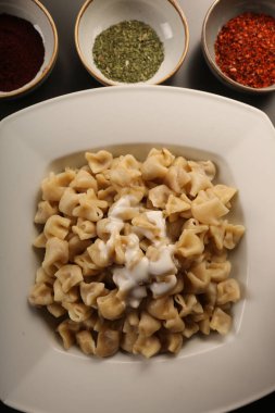 Türk mantı manlama plaka üzerinde