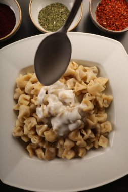 Türk mantı manlama plaka üzerinde