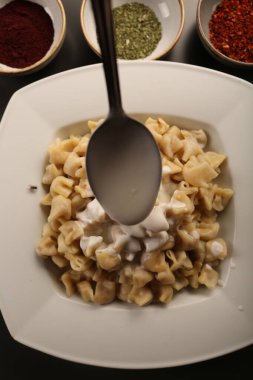 Türk mantı manlama plaka üzerinde