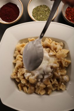 Türk mantı manlama plaka üzerinde