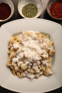 Türk mantı manlama plaka üzerinde