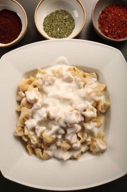 Türk mantı manlama plaka üzerinde