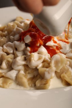 Türk mantı manlama plaka üzerinde