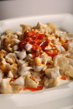 Türk mantı manlama plaka üzerinde