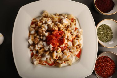 Türk mantı manlama plaka üzerinde