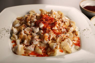 Türk mantı manlama plaka üzerinde