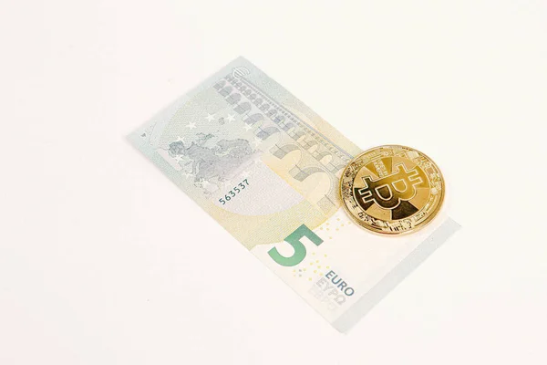 マルチユーロドル現金 異なるタイプの新世代の銀行券 ビットコイン — ストック写真