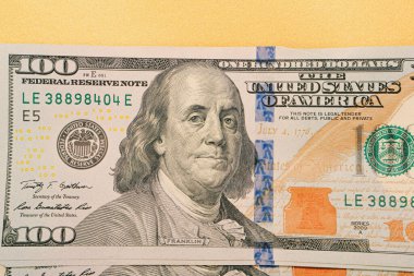 Bir sürü nakit bize dolar