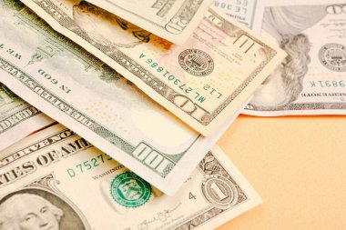 Bir sürü nakit bize dolar