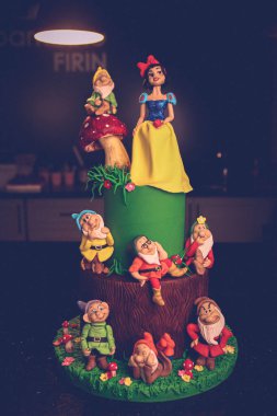 Masada lezzetli bir pasta var.