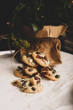 Koyu çikolata parçaları ile tanımlama