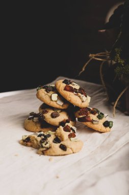 Koyu çikolata parçaları ile tanımlama