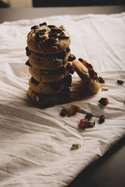 Koyu çikolata parçaları ile tanımlama