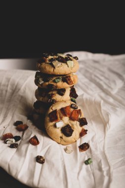 Koyu çikolata parçaları ile tanımlama