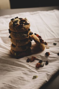 Koyu çikolata parçaları ile tanımlama