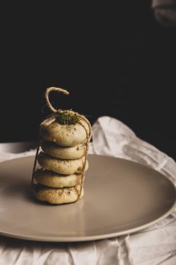 Koyu çikolata parçaları ile tanımlama