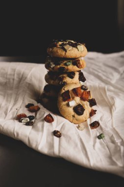 Koyu çikolata parçaları ile tanımlama