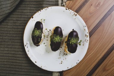 Koyu çikolata parçaları ile tanımlama