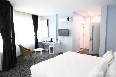 Lüks bir otel odası.