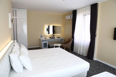 Lüks bir otel odası.