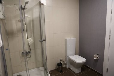 Lüks bir otel odası.