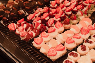 Masada lezzetli bir pasta var.