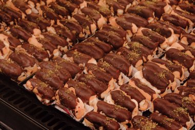 Masada lezzetli bir pasta var.