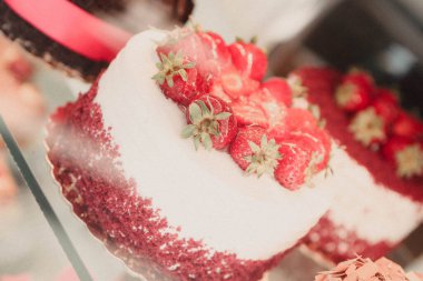 Masada lezzetli bir pasta var.