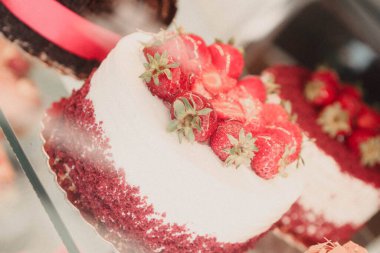 Masada lezzetli bir pasta var.