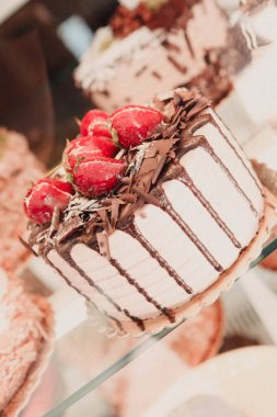 Masada lezzetli bir pasta var.